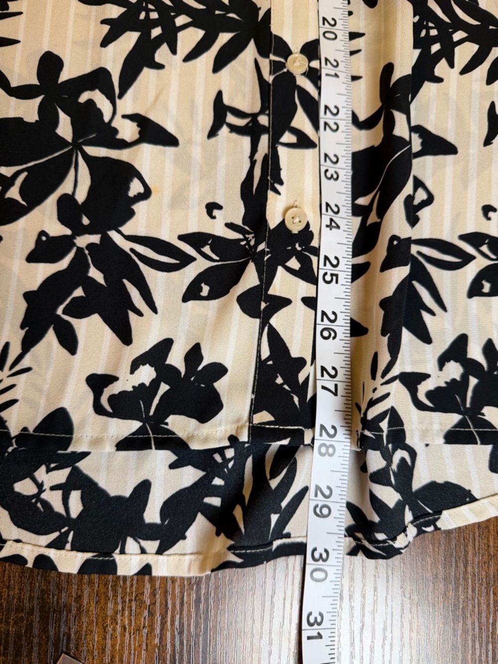 Apt. 9 Black & White Floral Button-Front Blouse Excellent Condition - Picture 3 of 10